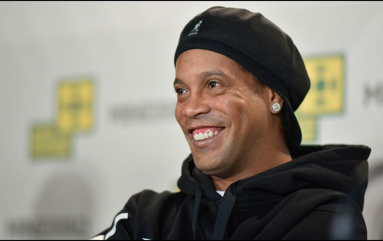 Ronaldinho y su hermano Roberto podrán volver a Brasil si el juez acepta la solicitud del Ministerio Público. AFP / ARCHIVO