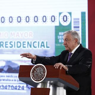 En Palacio Nacional venden "cachitos" del avión presidencial