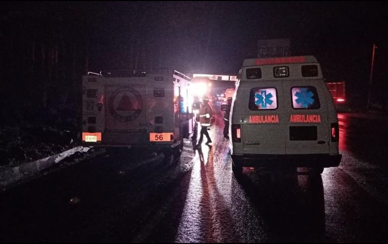 La volcadura ocurrió cerca de las 2:00 de la madrugada. TWITTER@LUISFELIPE_P