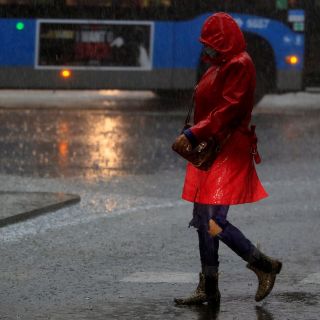 "Elida" se fortalece a huracán categoría 2 en el Pacífico mexicano