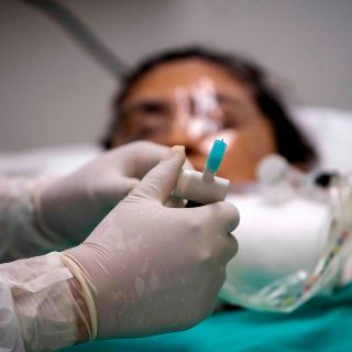 Mexicanos cancelan seguro de autos y optan por el de gastos médicos: AXA