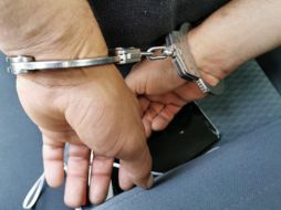 La detención se registró en el camino que conduce a la localidad de Los Robles, luego de que los oficiales detectaran un vehículo a exceso de velocidad con dos ocupantes. ESPECIAL