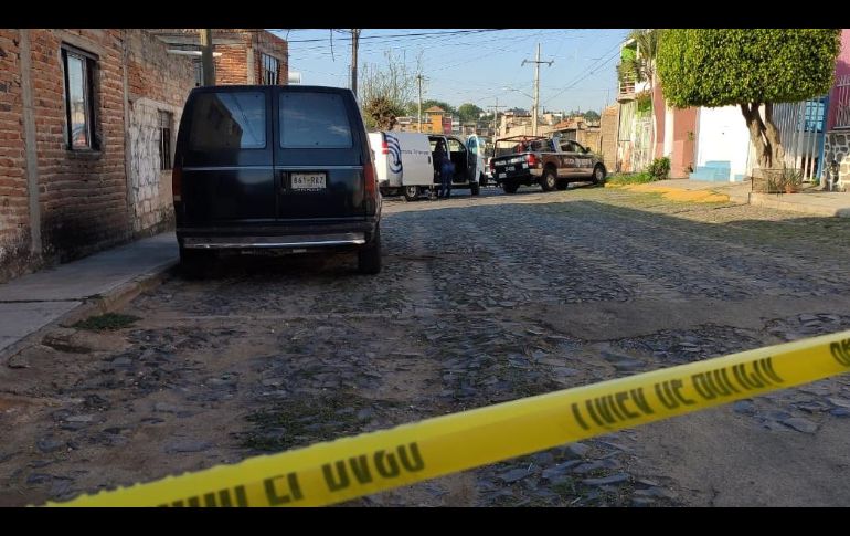 El cadáver, que presentaba un disparo en la cabeza, fue localizado en el cruce de las calles Piedra Lisa y Brillante. ESPECIAL