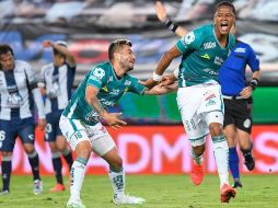 Jean Meneses y Yairo Moreno festejan el gol que le dio el triunfo al León. IMAGO 7