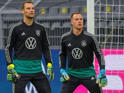 Ter Stegen y Neuer destacan por ser porteros modernos, con un gran manejo del juego de pies y que adoptan siempre una posición adelantada para estar atentos a los balones largos del equipo rival y empezar la construcción del juego de su propio equipo. ESPECIAL