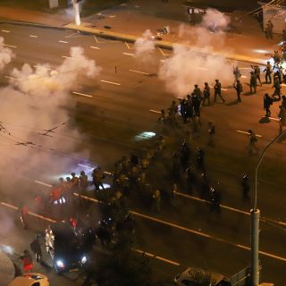 Cientos de detenidos y un herido en nueva jornada de disturbios en Bielorrusia