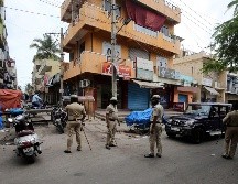 La policía empleó munición real en defensa propia para dispersar a la multitud, tras emplear gas lacrimógeno y porras en un principio. EFE / J. Nv
