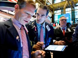 Los valores tecnológicos bajaron en el inicio de la semana por ajustes a favor de otros rubros como el transporte aéreo y empresas de viajes. EFE/ARCHIVO