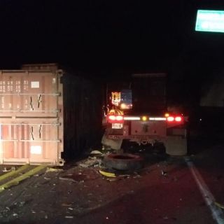 Choque múltiple provoca cierre de Periférico Sur