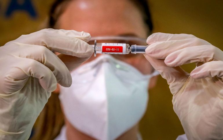 El Mandatario aseguró que será hasta el primer trimestre de 2021 cuando se podría disponer de una vacuna, por lo que llamó a toda la población a no relajar las medidas sanitarias. AFP / ARCHIVO