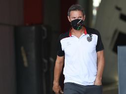 El primer gol del Guadalajara cayó producto de un penal polémico, el cual fue sancionado gracias al VAR, lo cual le ocasionó molestia al timonel fronterizo. IMAGO7