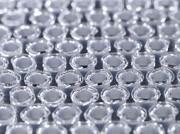 Autoridades aseguraron que se producirían entre 150 y 250 mil dosis de la vacuna contra el COVID-19. AFP / ARCHIVO