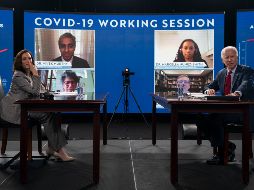 Kamala Harris y Joe Biden en una reunión virtual con expertos sobre el manejo de la crisis sanitaria. AP/C. Kaster