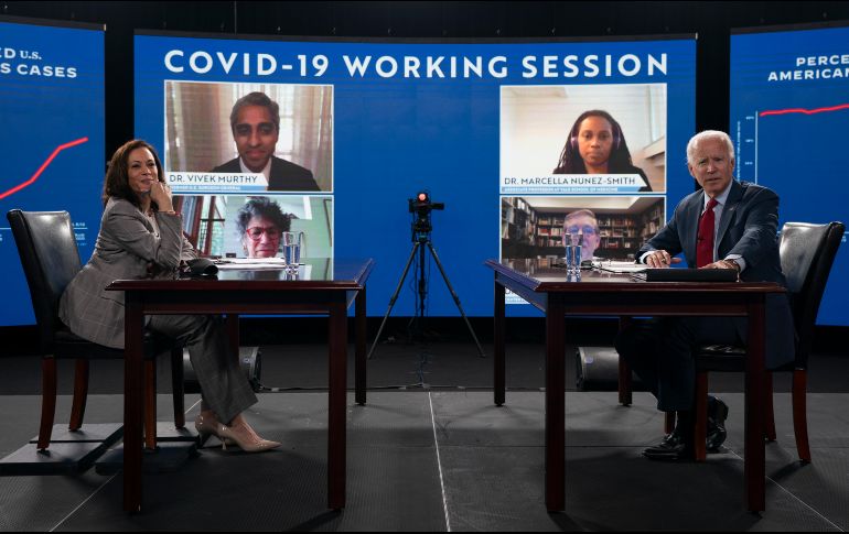 Kamala Harris y Joe Biden en una reunión virtual con expertos sobre el manejo de la crisis sanitaria. AP/C. Kaster
