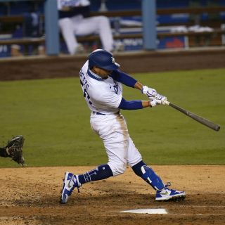 Betts iguala marca y Dodgers consiguen dividir serie con Padres