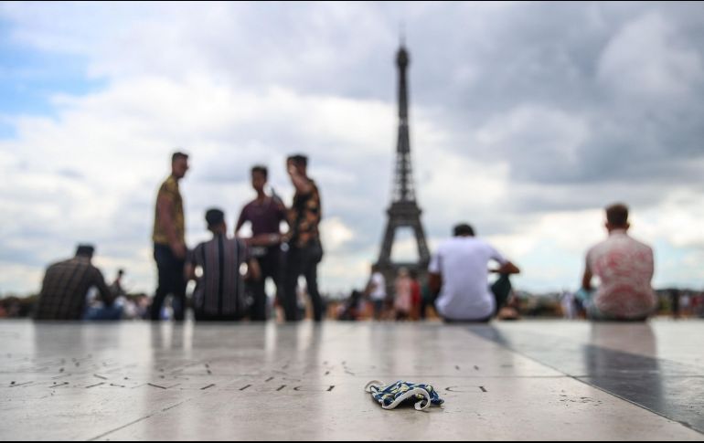 Prohíben las concentraciones de más de 10 personas y hacen obligatorio el uso del cubrebocas. EFE/M. Badra