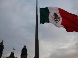 La bandera nacional se izará a media asta entre el 13 de agosto y el 11 de septiembre. EFE/ARCHIVO