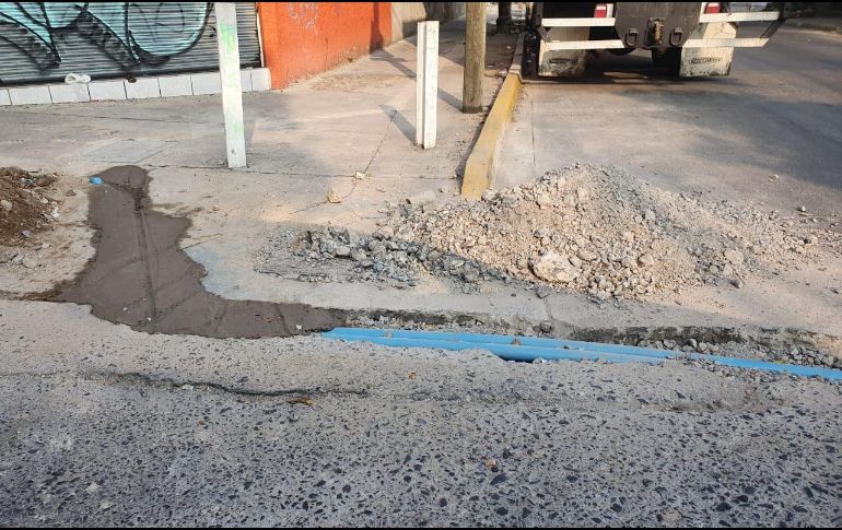 Vecinos advirtieron que los trabajos dañaban seriamente el piso, sobre todo en el cruce de Adrián Puga y Rubén Rodríguez. ESPECIAL