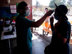 Con los dos mil 004 decesos, Jalisco incluso supera los reportados por 154 países enteros que van desde Camboya hasta Suiza. EFE/A. Valdés