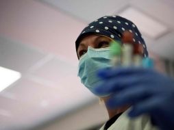 López Obrador señala que si las vacunas que produzcan EU, Rusia o China son efectivas, se pondría en contacto con los presidentes de esas naciones para conseguirla. AFP / ARCHIVO