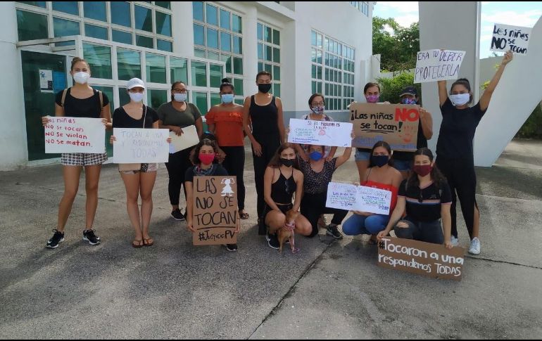 En los últimos días grupos de activistas se han movilizado en Puerto Vallarta para ejercer presión sobre autoridades. TWITTER / clademjal