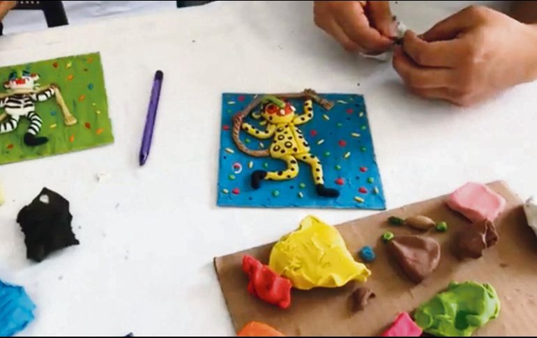 Trabajo. Michelle Serratos y César Camarena elaboraron una pieza de plastilina a partir de un cuento tradicional de Oaxaca. Descubre más actividades en https://www.facebook.com/comudegdl/. ESPECIAL