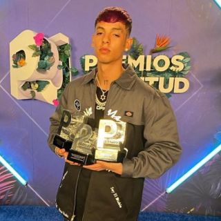 Detienen a Natanael Cano en aeropuerto en Los Ángeles