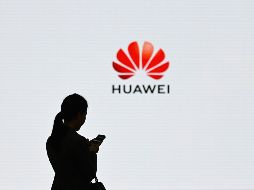 Las normas ratificadas por el Departamento de Comercio el lunes prohíben a los proveedores utilizar tecnología estadounidense para producir chips y otros componentes para Huawei. AFP / ARCHIVO