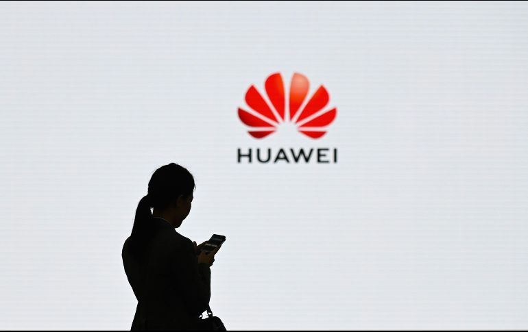 Las normas ratificadas por el Departamento de Comercio el lunes prohíben a los proveedores utilizar tecnología estadounidense para producir chips y otros componentes para Huawei. AFP / ARCHIVO