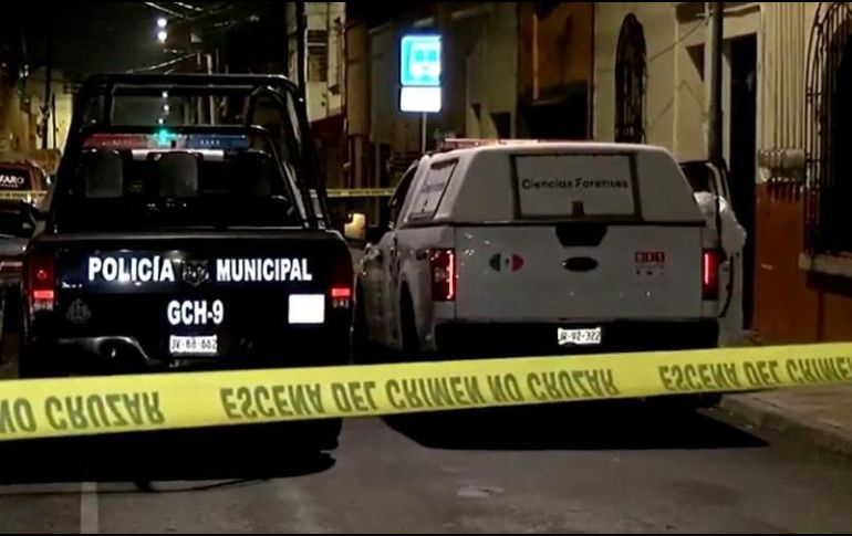 En la calle J. Luis Verdía, entre Aldama y Gómez Farías, fue encontrado el cuerpo de una mujer que tenía heridas en el rostro y los brazos. ESPECIAL /