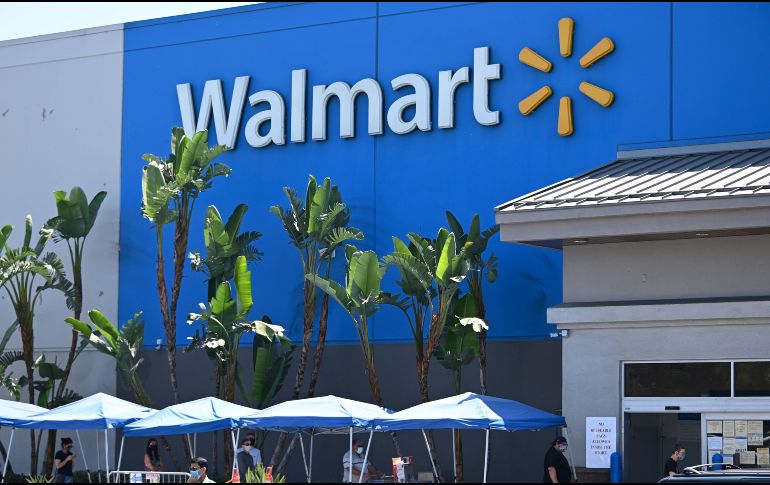 En los últimos años, Walmart ha apostado por el comercio electrónico para poder competir con Amazon. AFP / ARCHIVO