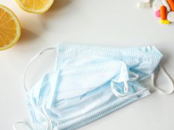 Recomiendan beber pequeños sorbos de líquidos, ya sea suero rehidratante o suero casero preparado con jugo de naranja natural, agua y sal. ESPECIAL / PEXELS