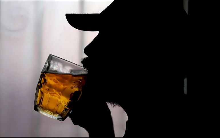 La L-cisteína, un aminoácido, ayuda a contrarrestar los efectos tóxicos del acetaldehído, el metabolito del alcohol causante tanto de la sensación de ebriedad como de los posteriores síntomas de la resaca. SUN / ARCHIVO