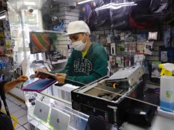 Ante el regreso a clases virtuales, la ciudadanía ya se preparan comprando o reparando laptops y tabletas electrónicas. EL INFORMADOR/F. Atilano