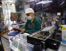 Ante el regreso a clases virtuales, la ciudadanía ya se preparan comprando o reparando laptops y tabletas electrónicas. EL INFORMADOR/F. Atilano