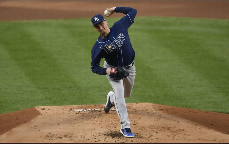 Snell se mantiene sin conocer la derrota en lo que va de temporada, luego de permitir cuatro imparables, dos jonrones, tres carreras, dio dos pasaportes y retiró a tres por la vía del ponche. AFP / S. Stier