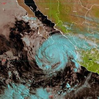 Huracán "Genevieve" provoca alerta roja en Baja California Sur