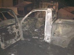 Convocadas a través de redes sociales, unas 200 personas intentaron sacar a los sospechosos por la fuerza. ESPECIAL