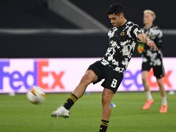 La Juventus también tiene en la mira a Alexandre Lacazette, delantero del Arsenal, por lo que el futuro del mexicano sigue en el aire. AFP / ARCHIVO