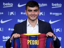El juvenil Pedri no descarta irse cedido, aunque confía en poder convencer al nuevo técnico,  Ronald Koeman, de que tiene un sitio en el primer equipo. AFP / J. Lago