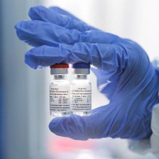 Rusia enviará dos mil dosis de vacuna Sputnik V a México: Ebrard