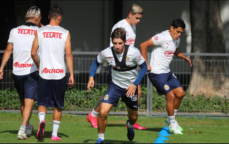 Vucetich busca un equipo equilibrado que no dependa de individualidades. TWITTER/Chivas