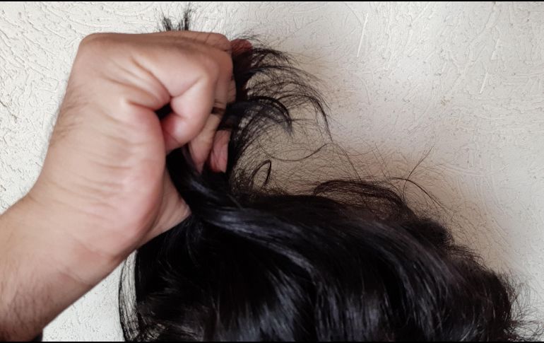Es normal perder entre 60 o 100 cabellos diarios, pero si tu caso es de grandes cantidades y lo notas en todos lados, consulta a tu dermatólogo. EL INFORMADOR