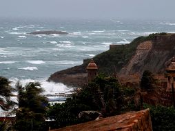 Vientos y marejadas son algunos de los efectos que se pueden esperar de ''Laura'', cuyos vientos pueden fortalecerse lentamente en los próximos días. EFE / T. Lorca