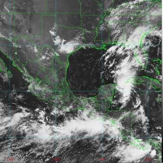 Caribe mexicano en alerta por tormenta tropical "Marco"