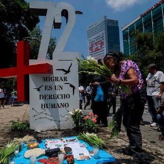 Recuerdan con antimonumento la masacre de 72 migrantes en Tamaulipas