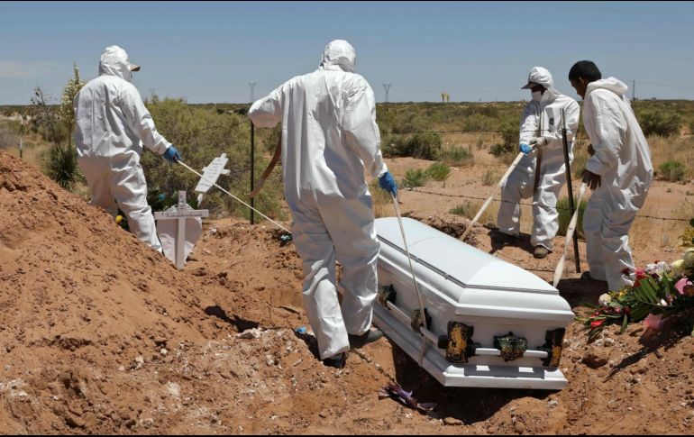 Tres mil 507 muertes se registraron en abril por COVID-19; en mayo, la cifra fue de 12 mil 253. AFP/ARCHIVO