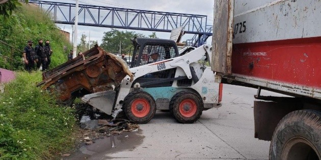 Ayuntamiento de Guadalajara aplica operativo de limpieza en avenida Malec&oacute;n