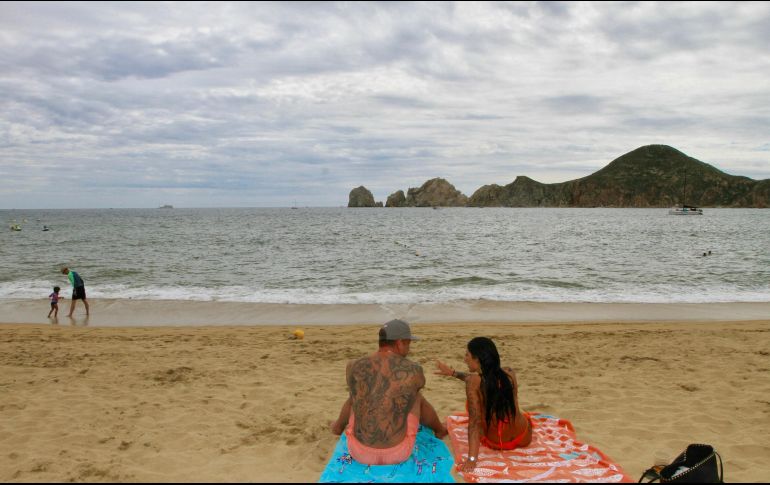 Bajo las normas de la nueva normalidad, los destinos turísticos del país pueden operar sus playas, sus hoteles y sus restaurantes con una ocupación media del 30%. NTX/ARCHIVO