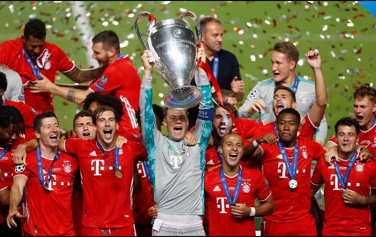 Neuer levantó la sexta orejona para el Bayern Múnich. AP / M. Childs